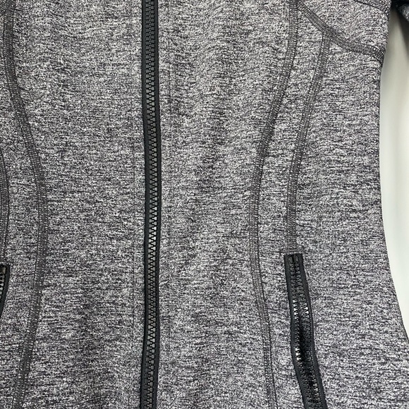 Lululemon define jacket: heather black. Worn a few times, sold out online - Picture 2 of 5